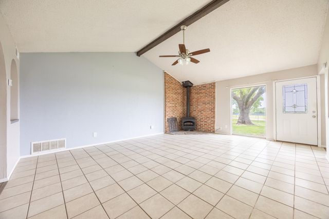 722 Meadowglen Drive, Duncanville, TX 75137