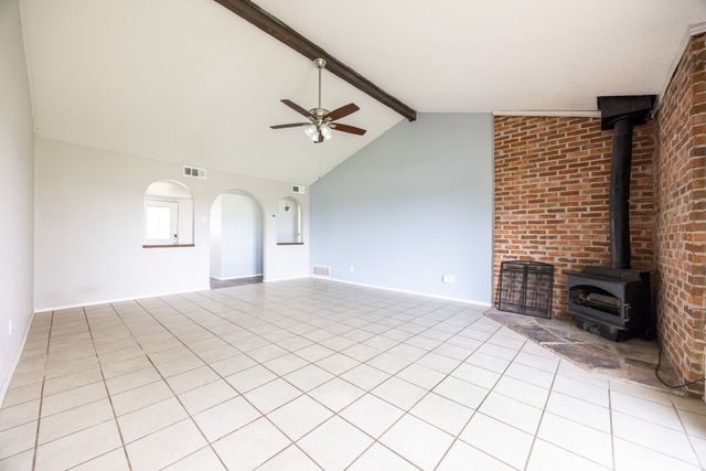 722 Meadowglen Drive, Duncanville, TX 75137