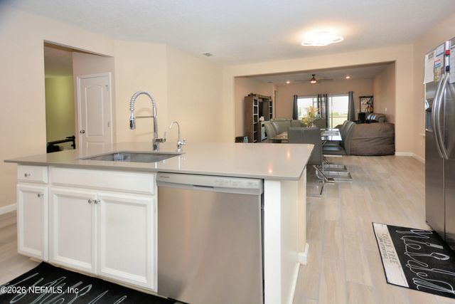 7324 ROCK BROOK Drive, Jacksonville, FL 32222