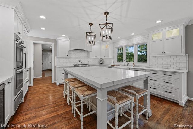 5275 Brookdale Road, Bloomfield Hills, MI 48304