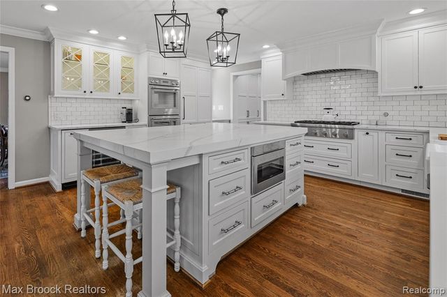 5275 Brookdale Road, Bloomfield Hills, MI 48304