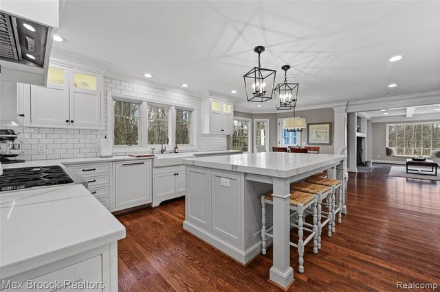 5275 Brookdale Road, Bloomfield Hills, MI 48304