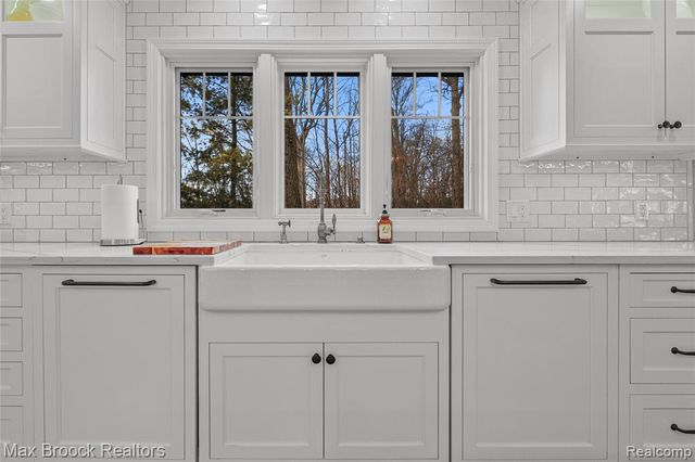 5275 Brookdale Road, Bloomfield Hills, MI 48304