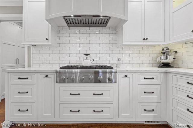 5275 Brookdale Road, Bloomfield Hills, MI 48304