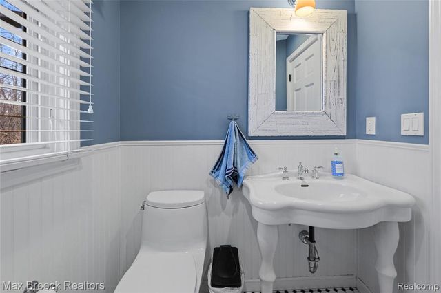 5275 Brookdale Road, Bloomfield Hills, MI 48304