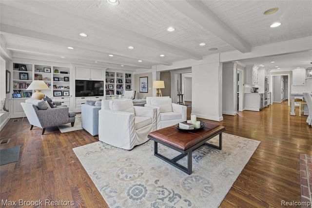 5275 Brookdale Road, Bloomfield Hills, MI 48304