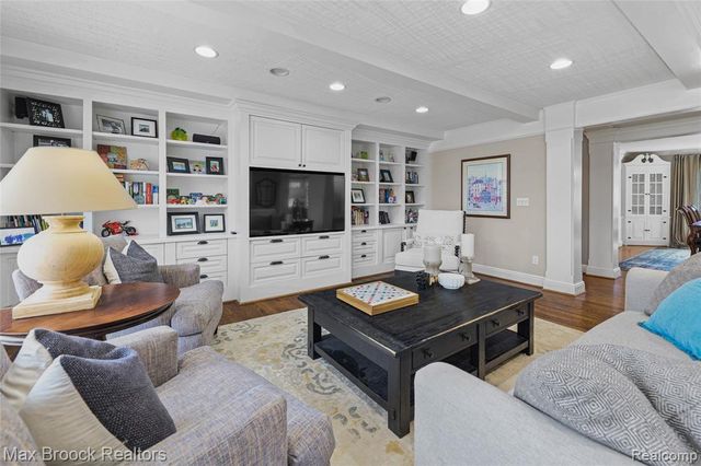 5275 Brookdale Road, Bloomfield Hills, MI 48304