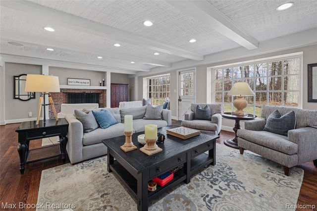 5275 Brookdale Road, Bloomfield Hills, MI 48304
