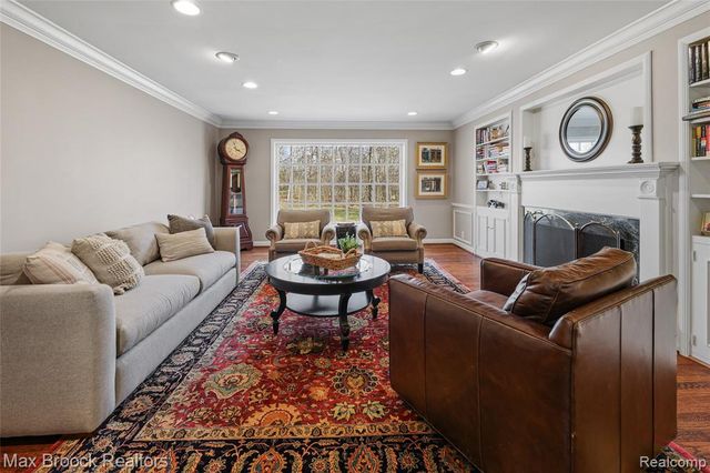 5275 Brookdale Road, Bloomfield Hills, MI 48304