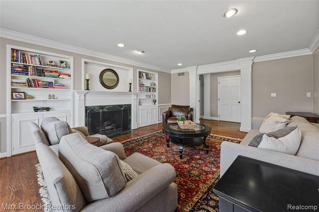 5275 Brookdale Road, Bloomfield Hills, MI 48304