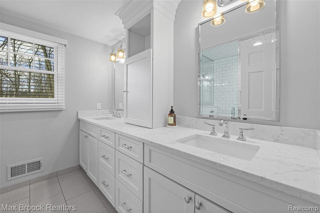5275 Brookdale Road, Bloomfield Hills, MI 48304