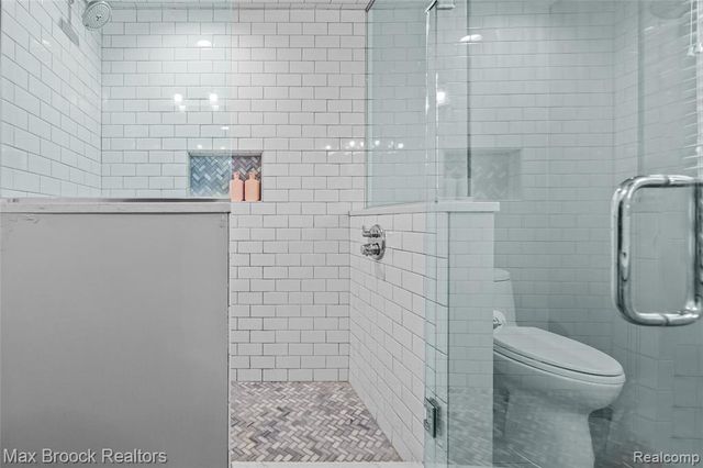 5275 Brookdale Road, Bloomfield Hills, MI 48304