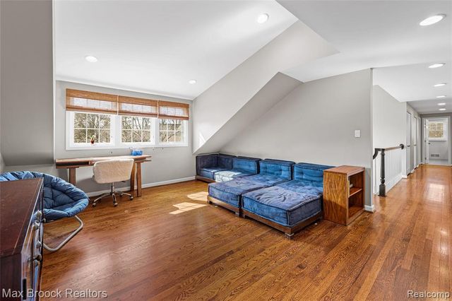 5275 Brookdale Road, Bloomfield Hills, MI 48304