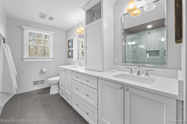 5275 Brookdale Road, Bloomfield Hills, MI 48304