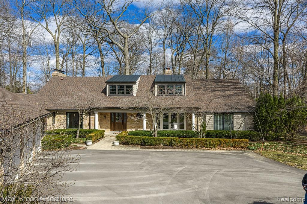 5275 Brookdale Road, Bloomfield Hills, MI 48304