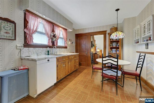 337 Corona Place, Ridgewood, NJ 07450