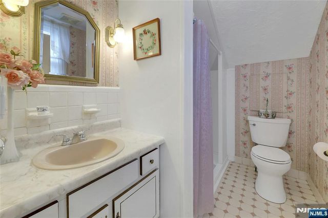 337 Corona Place, Ridgewood, NJ 07450