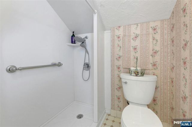 337 Corona Place, Ridgewood, NJ 07450