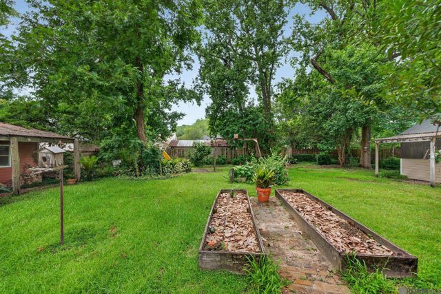 1674 Glenmore Ave, Baton Rouge, LA 70808