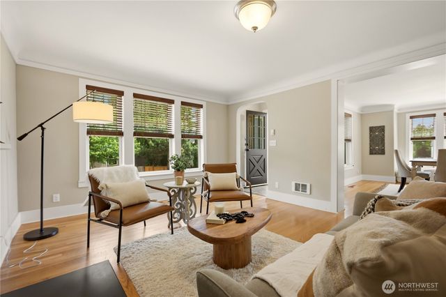 8903 3rd Avenue NW, Seattle, WA 98117