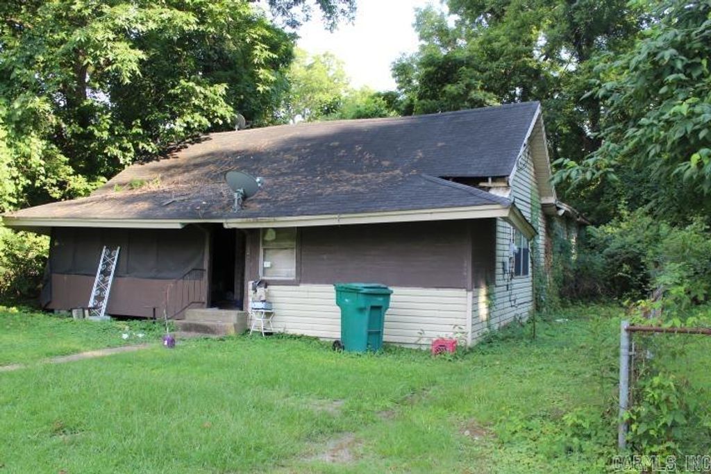 2204 E Pullen Street, Pine Bluff, AR 71601