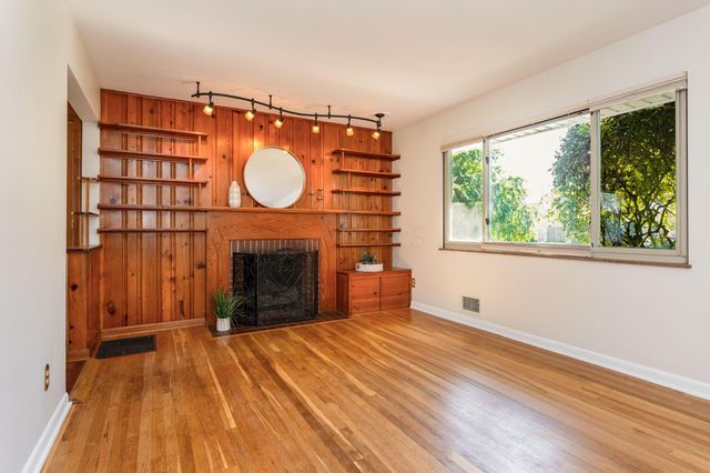 2212 Woodstock Road, Upper Arlington, OH 43221