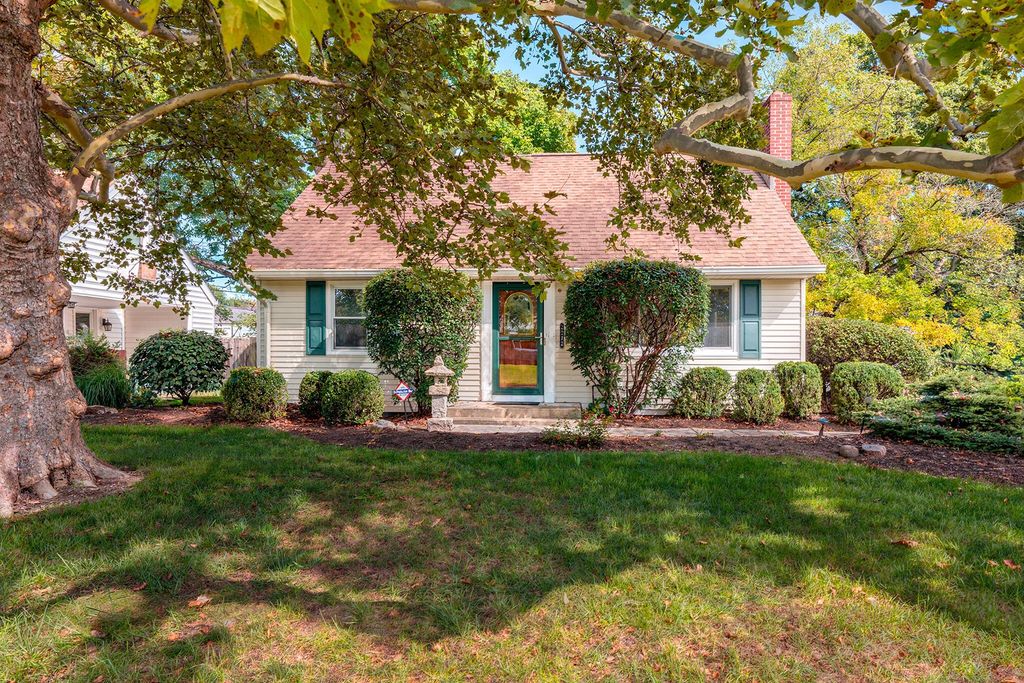 2212 Woodstock Road, Upper Arlington, OH 43221