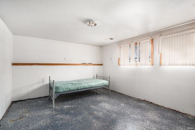 59891 Kay Boulevard, Elkhart, IN 46517