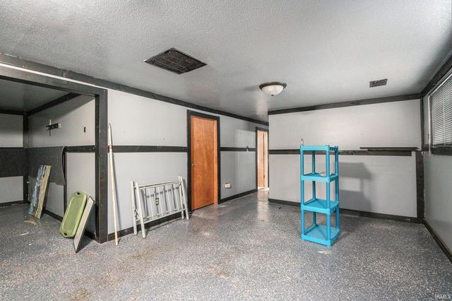 59891 Kay Boulevard, Elkhart, IN 46517