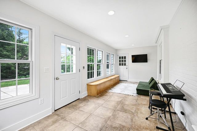 2665 N Harding BOULEVARD, Wauwatosa, WI 53226
