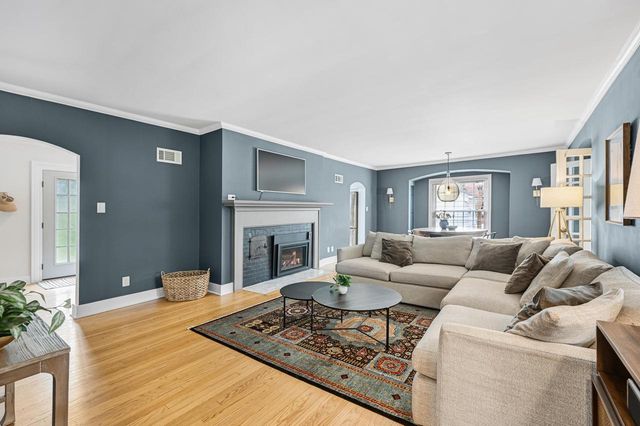 2665 N Harding BOULEVARD, Wauwatosa, WI 53226