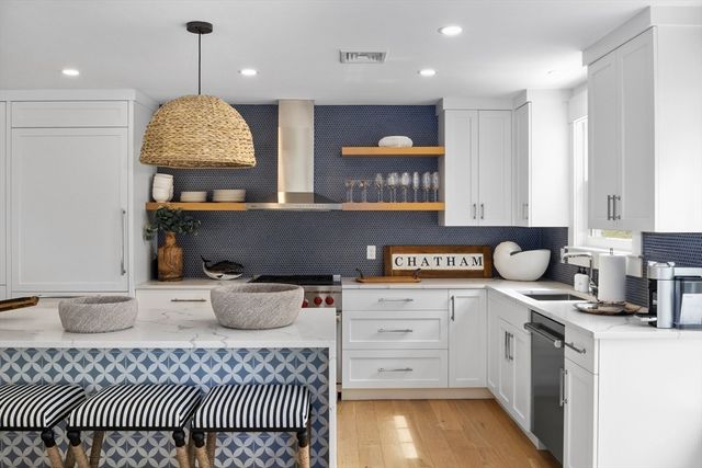 558 Fox Hill Rd, Chatham, MA 02633