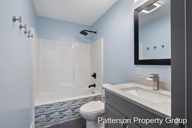 7638 E Sheringer Road, Ravenna, MI 49451
