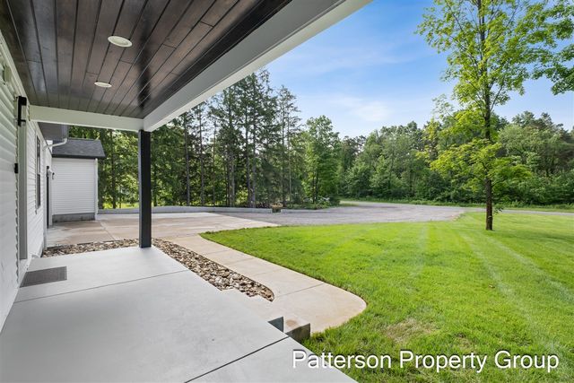 7638 E Sheringer Road, Ravenna, MI 49451