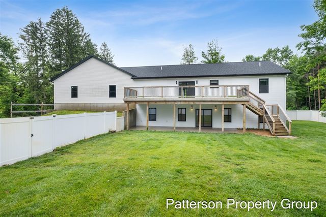 7638 E Sheringer Road, Ravenna, MI 49451