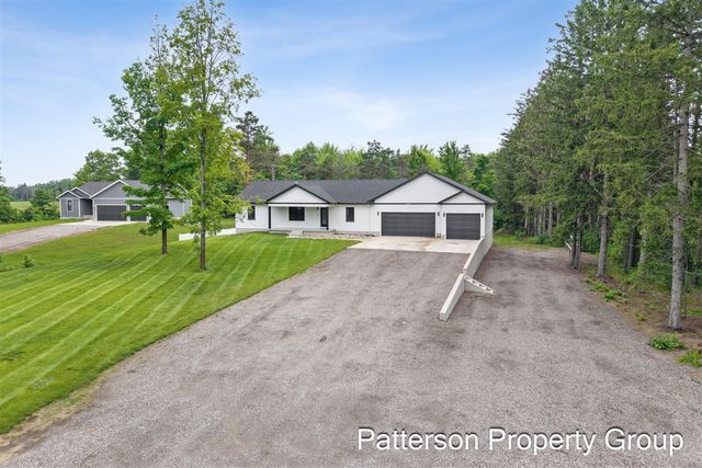 7638 E Sheringer Road, Ravenna, MI 49451