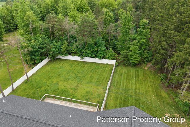7638 E Sheringer Road, Ravenna, MI 49451