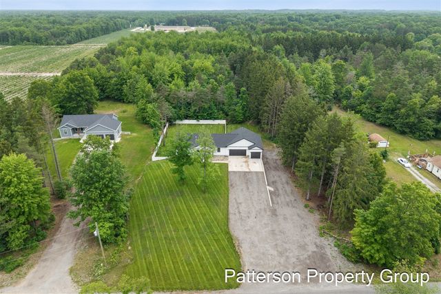 7638 E Sheringer Road, Ravenna, MI 49451