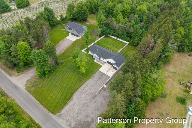 7638 E Sheringer Road, Ravenna, MI 49451