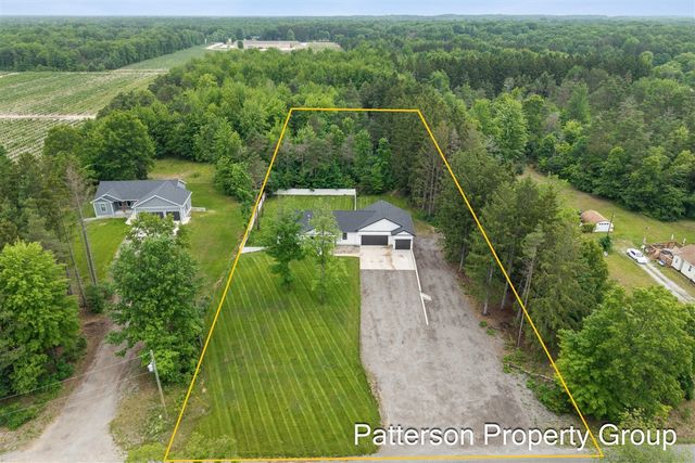 7638 E Sheringer Road, Ravenna, MI 49451