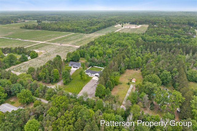 7638 E Sheringer Road, Ravenna, MI 49451