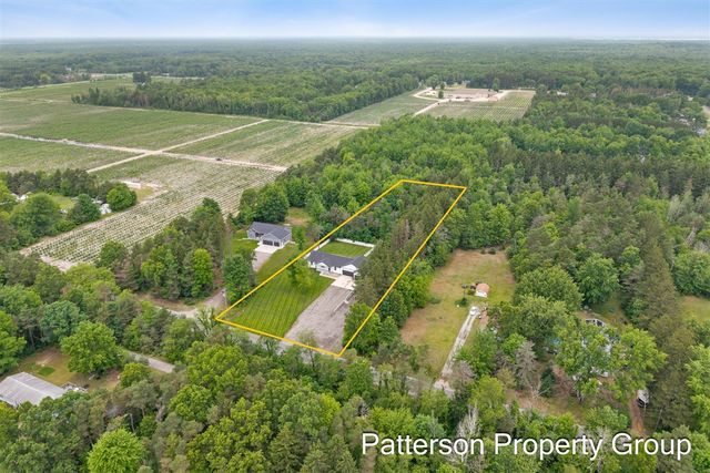 7638 E Sheringer Road, Ravenna, MI 49451