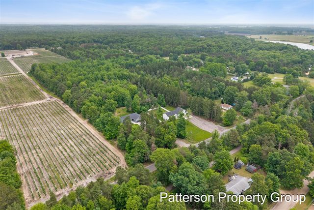 7638 E Sheringer Road, Ravenna, MI 49451
