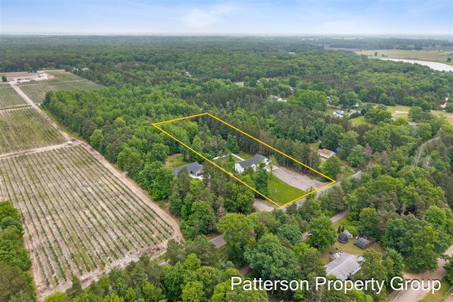 7638 E Sheringer Road, Ravenna, MI 49451