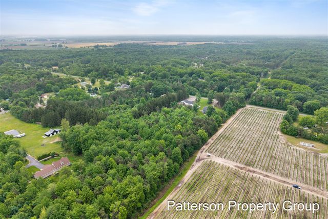 7638 E Sheringer Road, Ravenna, MI 49451