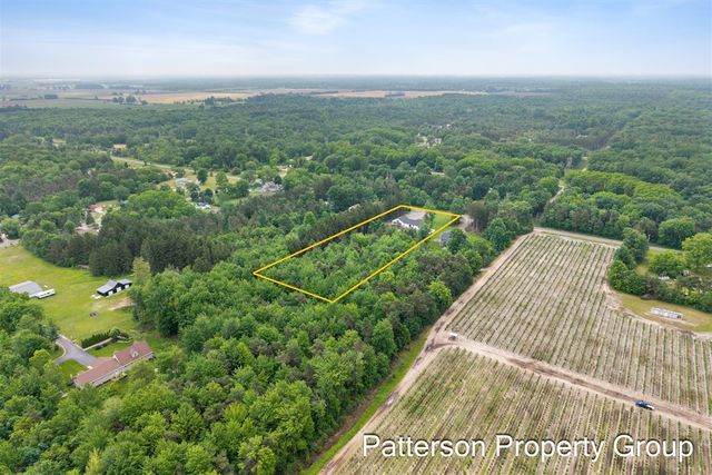 7638 E Sheringer Road, Ravenna, MI 49451