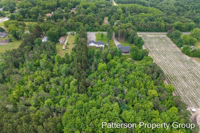 7638 E Sheringer Road, Ravenna, MI 49451