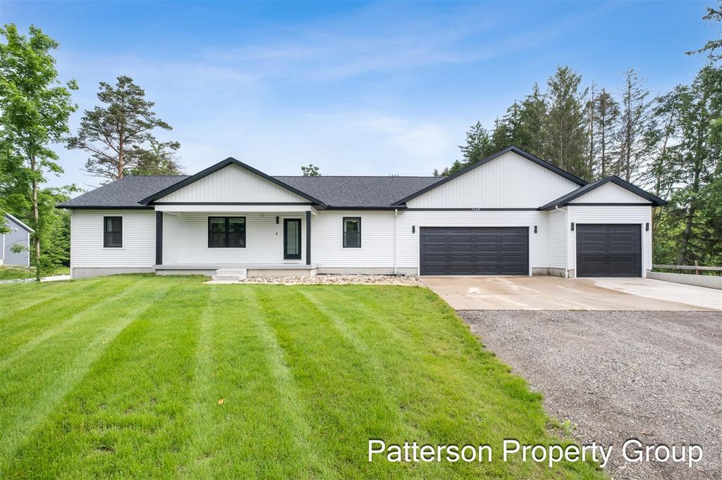 7638 E Sheringer Road, Ravenna, MI 49451