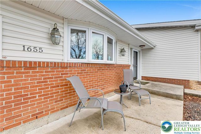 1655 Mark Twain Circle, Hanover Twp, PA 18017