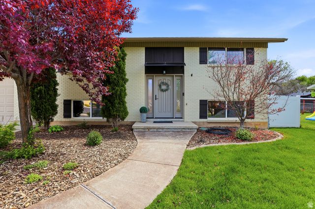 611 W 1635 N, Clinton, UT 84015